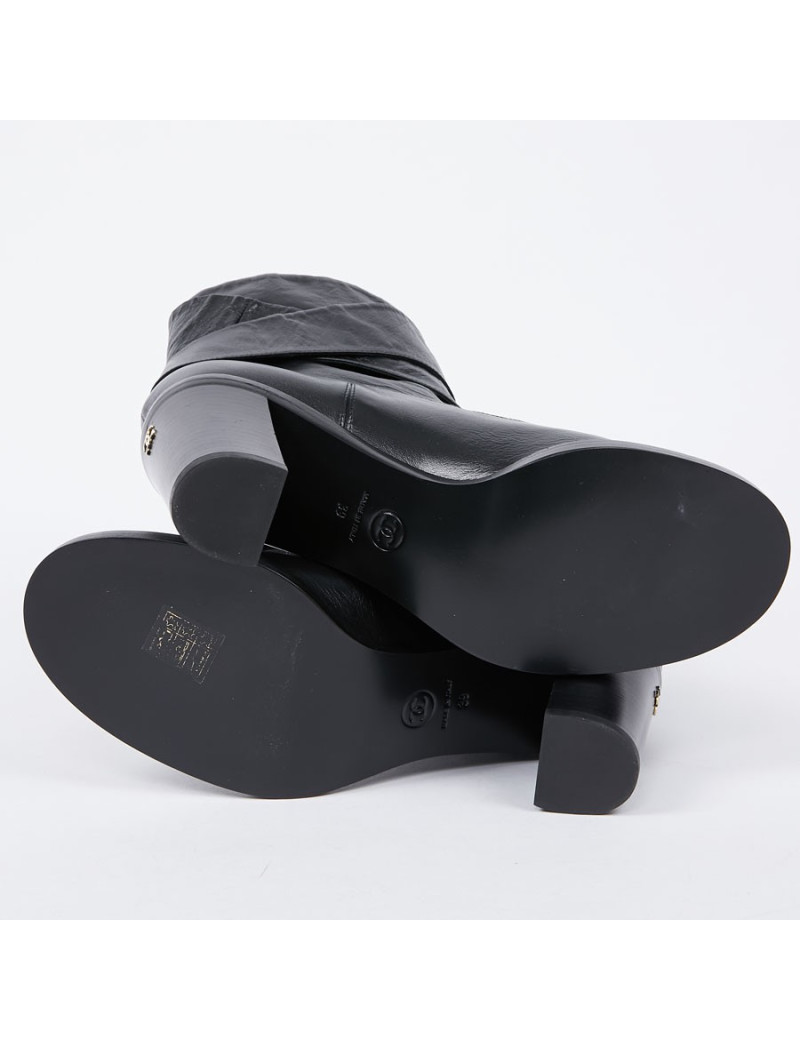Boots CHANEL T39 noires bout vernis