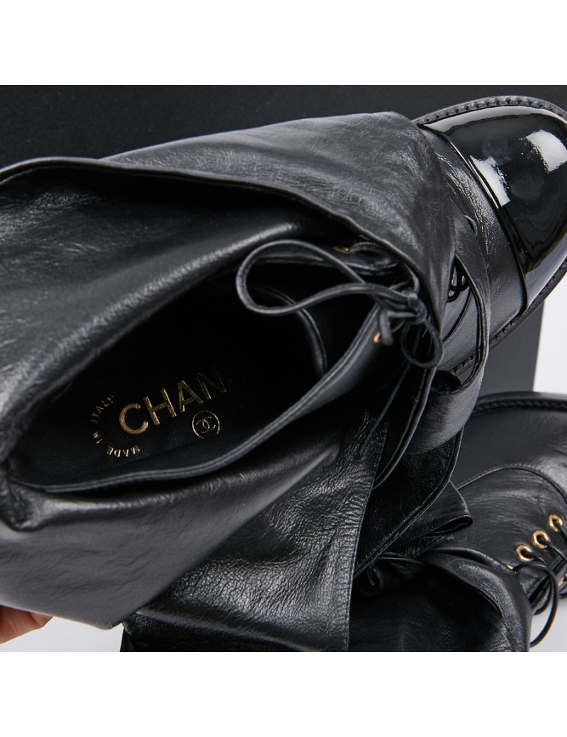 Boots CHANEL T39 noires bout vernis