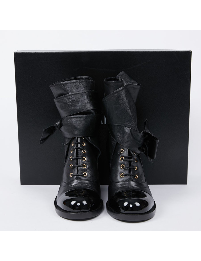 Boots CHANEL T39 noires bout vernis