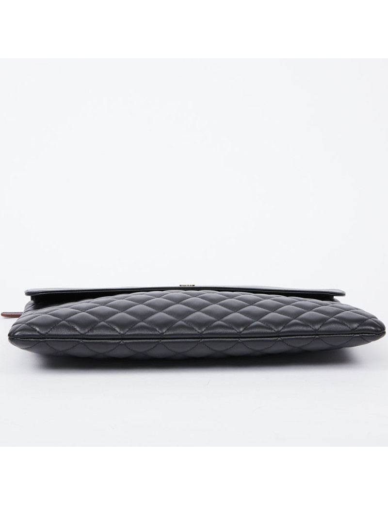Grande pochette Chanel noire 
