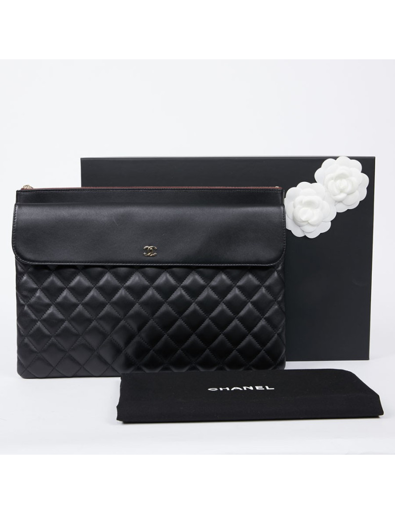 Grande pochette Chanel noire 