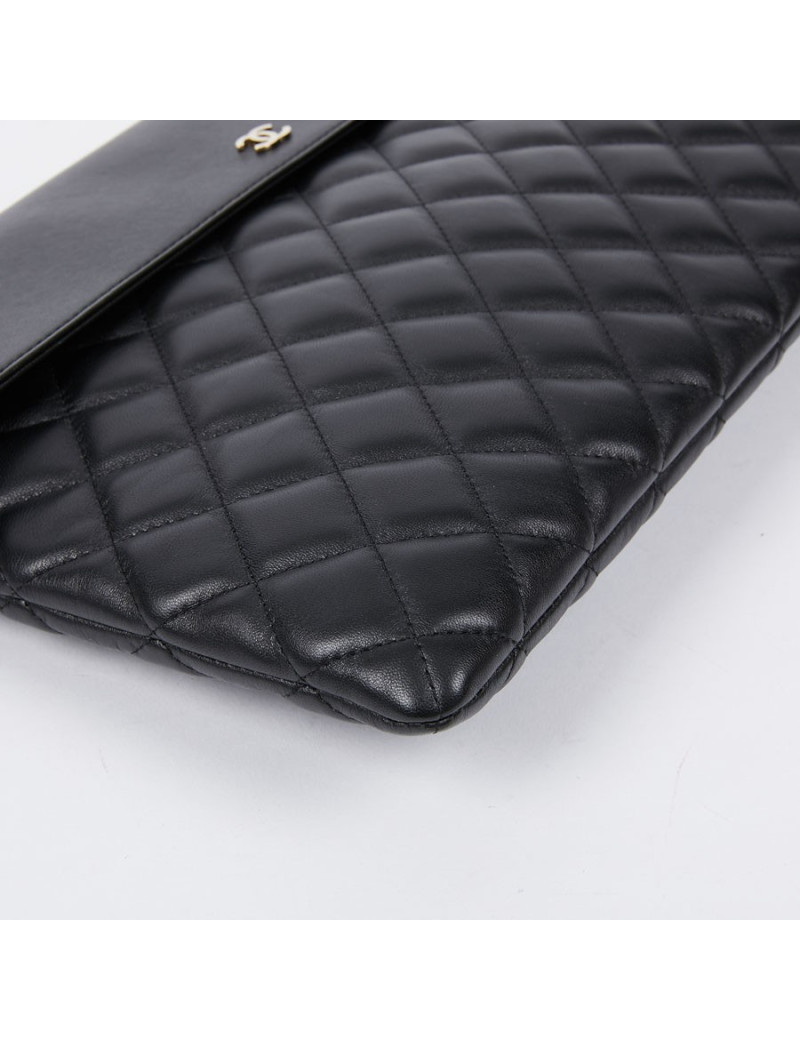 Grande pochette Chanel noire 