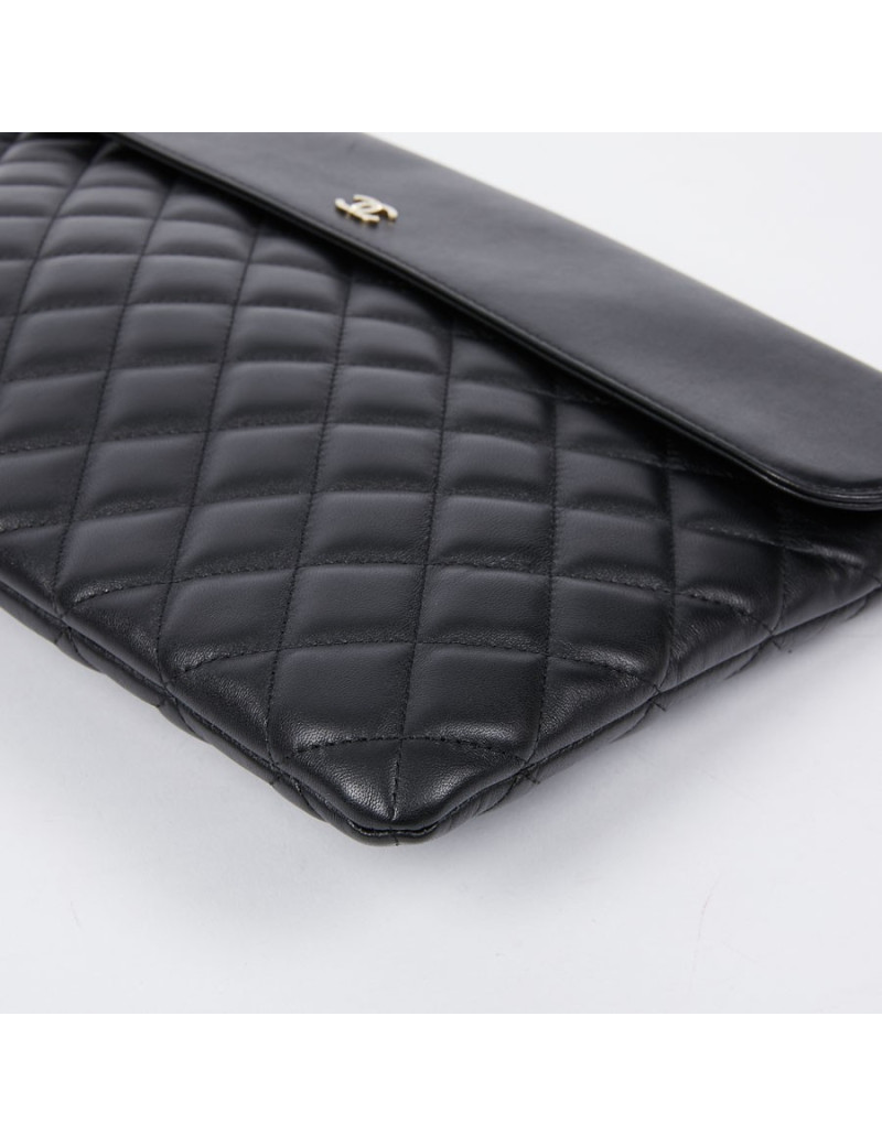 Grande pochette Chanel noire 