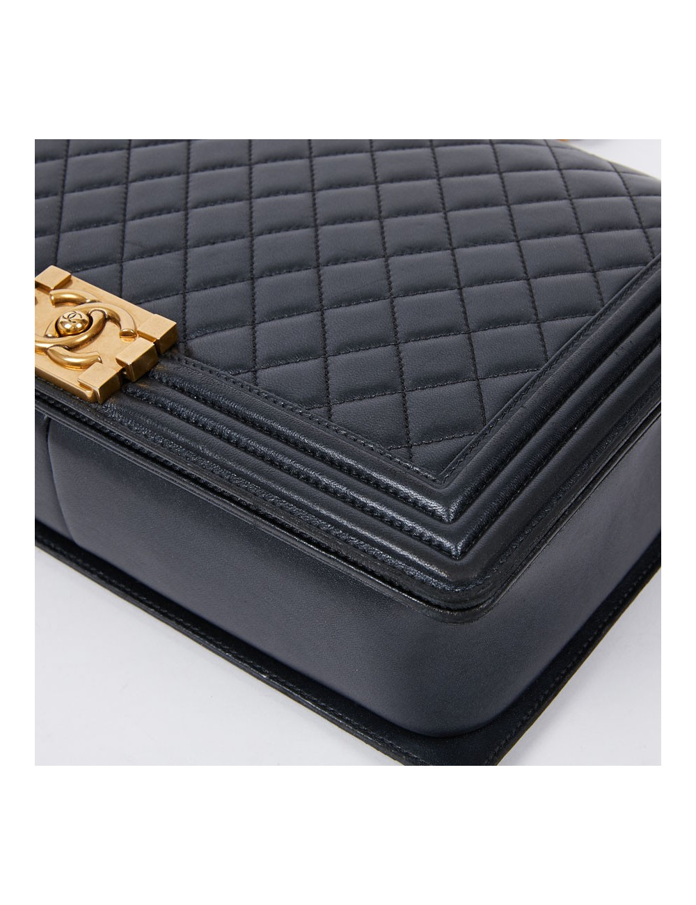Sac "BOY" CHANEL cuir noir matelassé