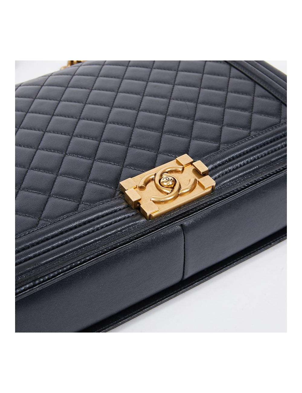 Sac "BOY" CHANEL cuir noir matelassé