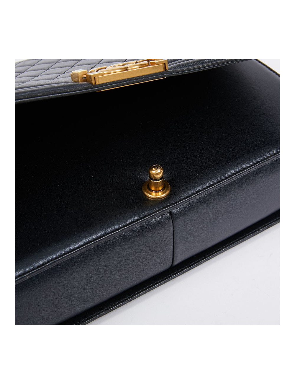 Sac "BOY" CHANEL cuir noir matelassé