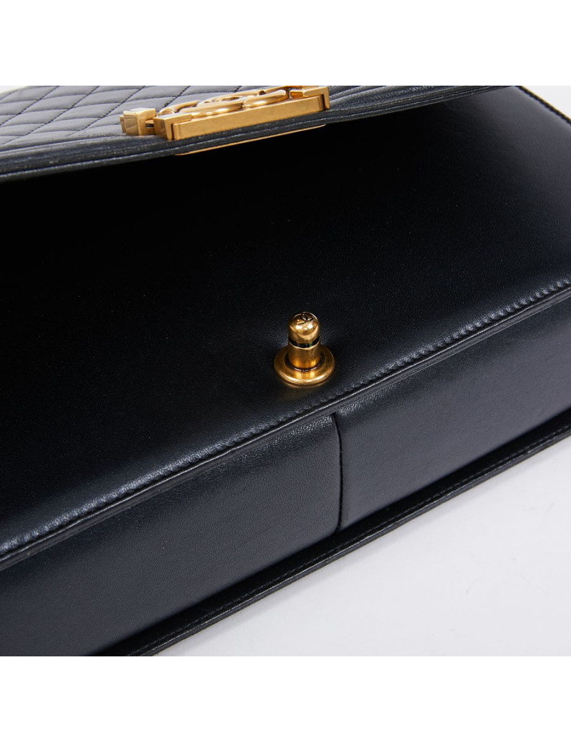 Grand sac Boy CHANEL noir matelassé