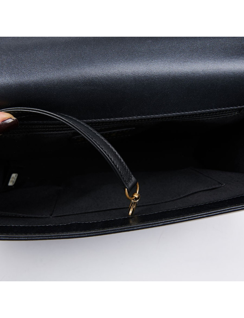 Grand sac Boy CHANEL noir matelassé