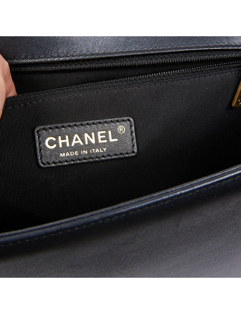 Grand sac Boy CHANEL noir matelassé