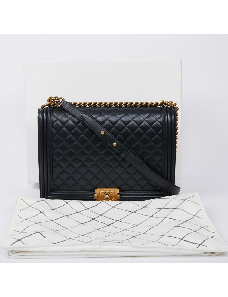Grand sac Boy CHANEL noir matelassé
