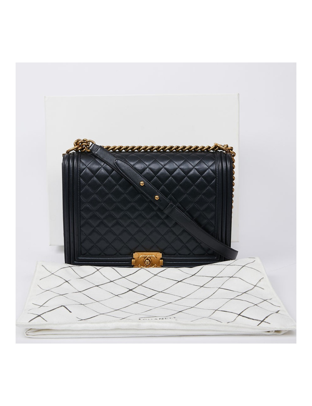 Sac "BOY" CHANEL cuir noir matelassé