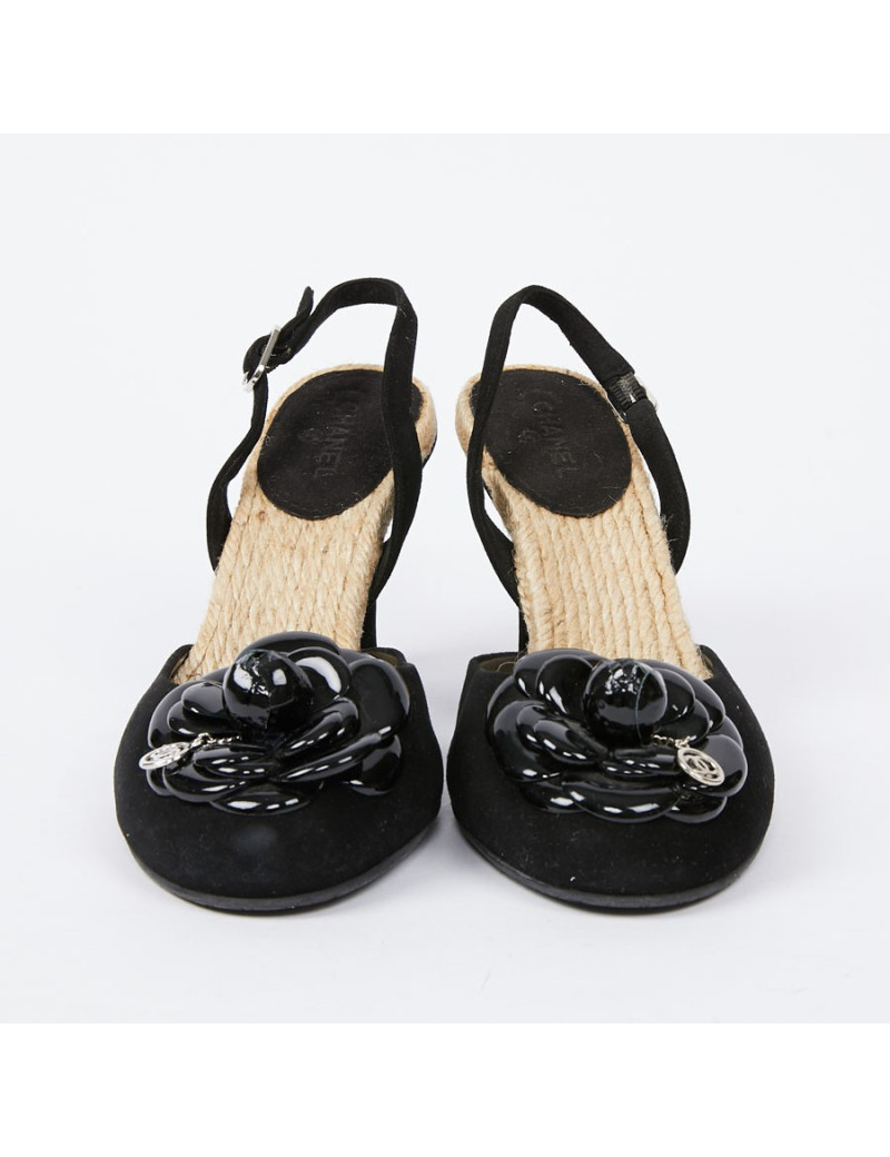 Sandales T39 CHANEL veau velours et camélia verni noir