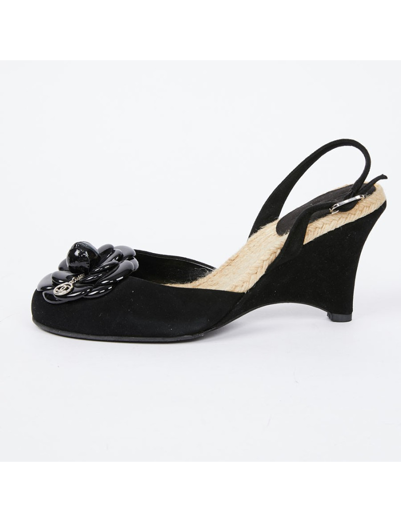 Sandales T39 CHANEL veau velours et camélia verni noir