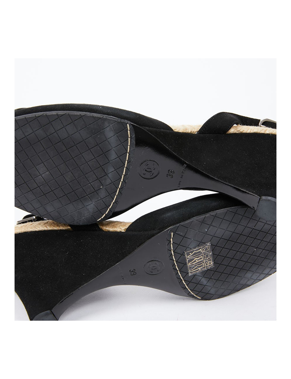 Sandales T39 CHANEL veau velours et camélia verni noir