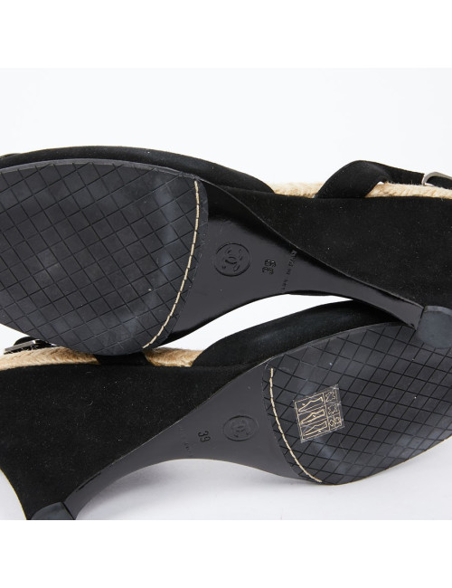 Sandales T39 CHANEL veau velours et camélia verni noir