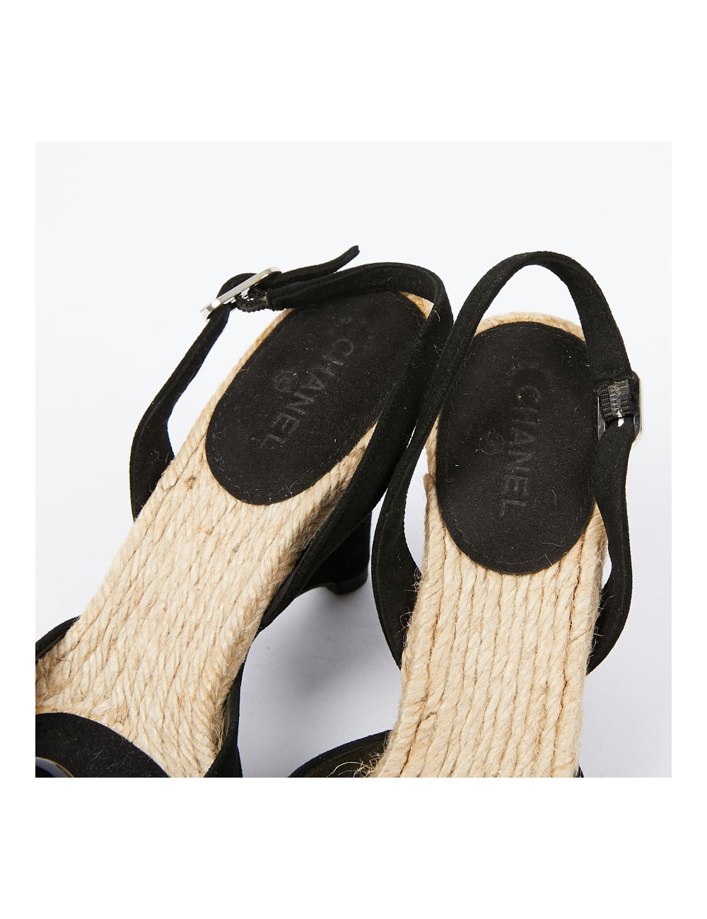 Sandales T39 CHANEL veau velours et camélia verni noir