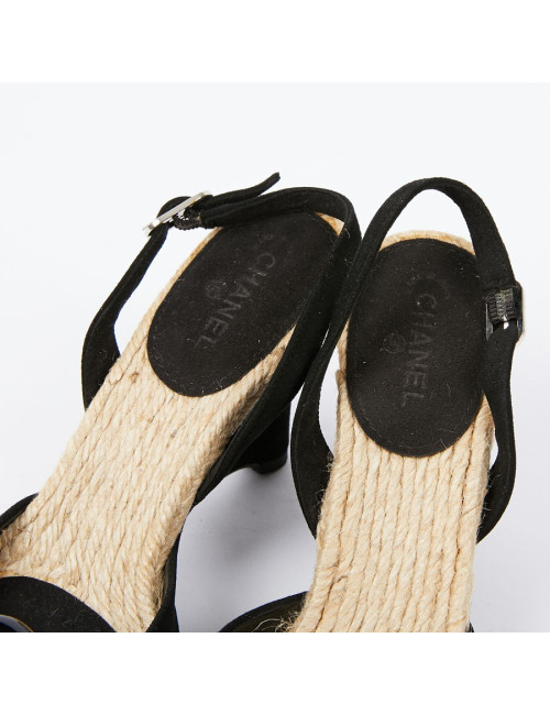 Sandales T39 CHANEL veau velours et camélia verni noir