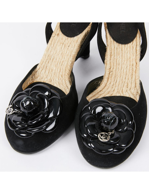 Sandales T39 CHANEL veau velours et camélia verni noir