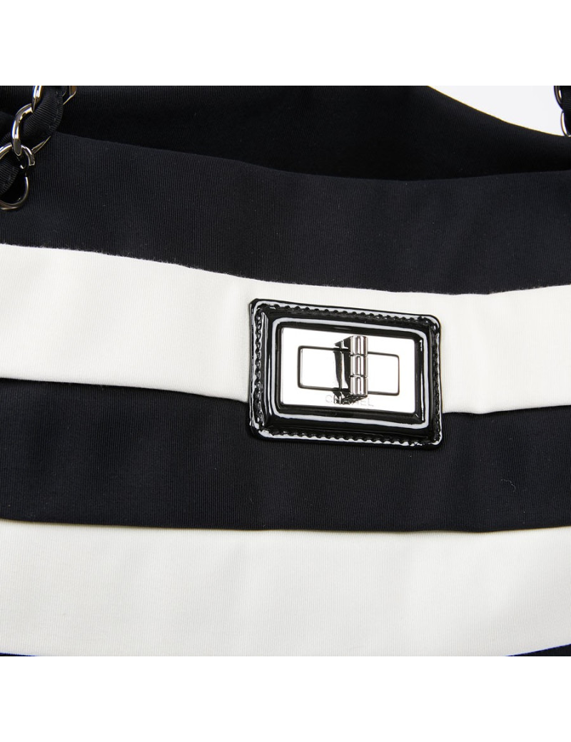 Sac CHANEL en piqué noir et blanc
