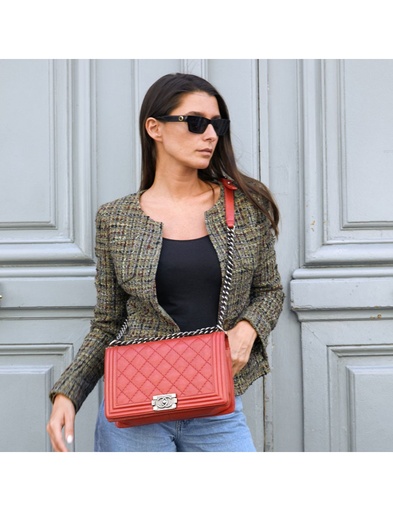 CHANEL Boy en cuir matelassé rouge