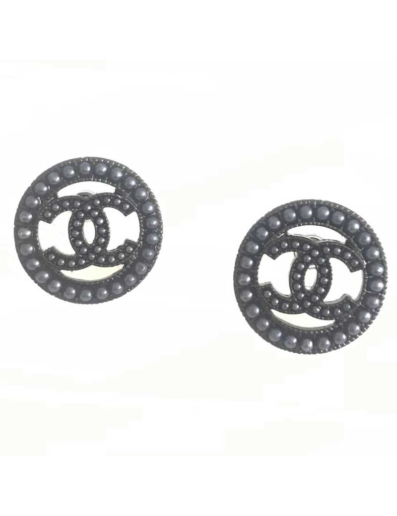Boucles d'oreille CHANEL clous ruthénium et perles 