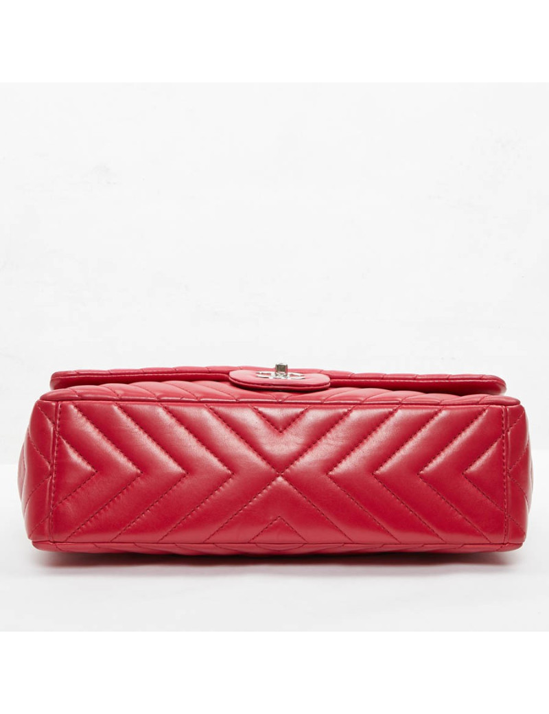 Sac souple CHANEL cuir semi brillant