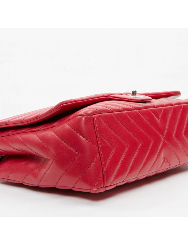 Sac souple CHANEL cuir semi brillant