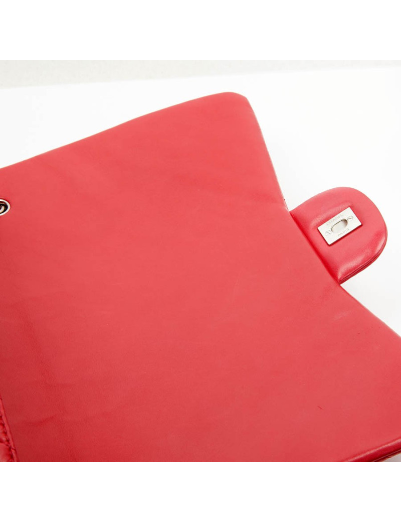 Sac souple CHANEL cuir semi brillant