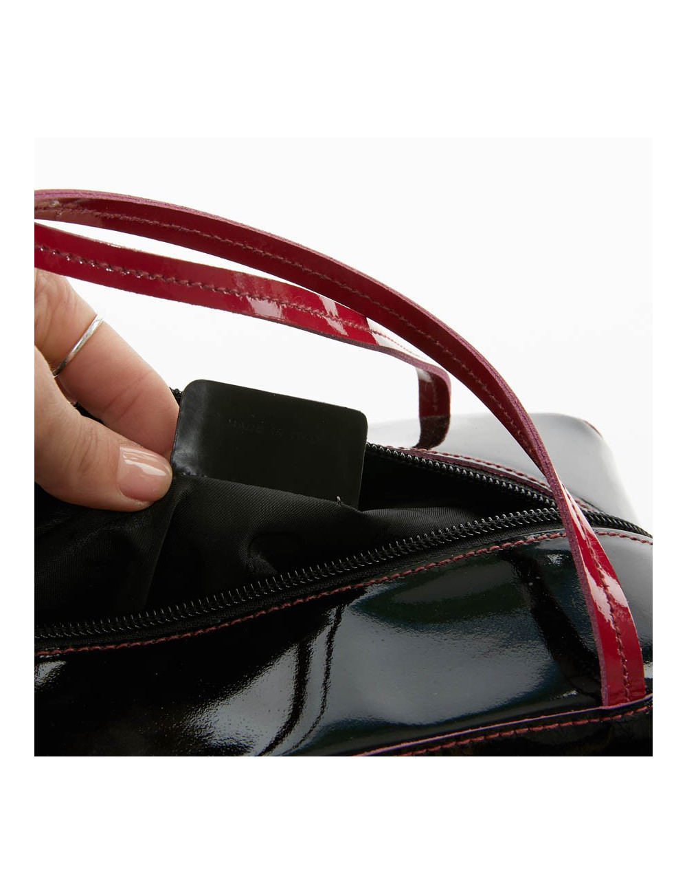 Sac LAGERFELD cuir verni noir poignée fuschia