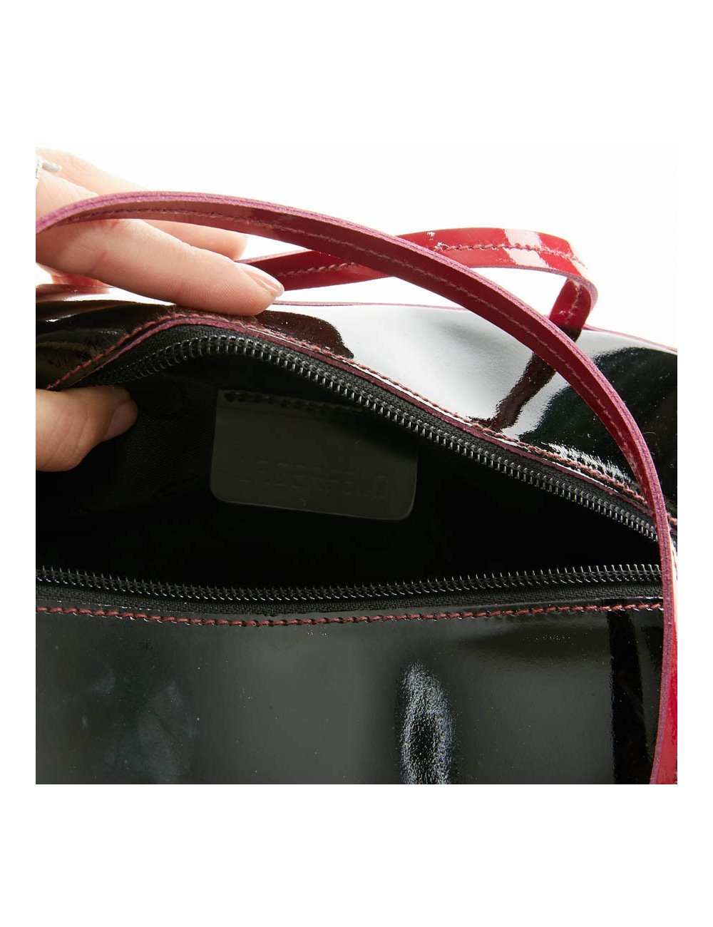 Sac LAGERFELD cuir verni noir poignée fuschia