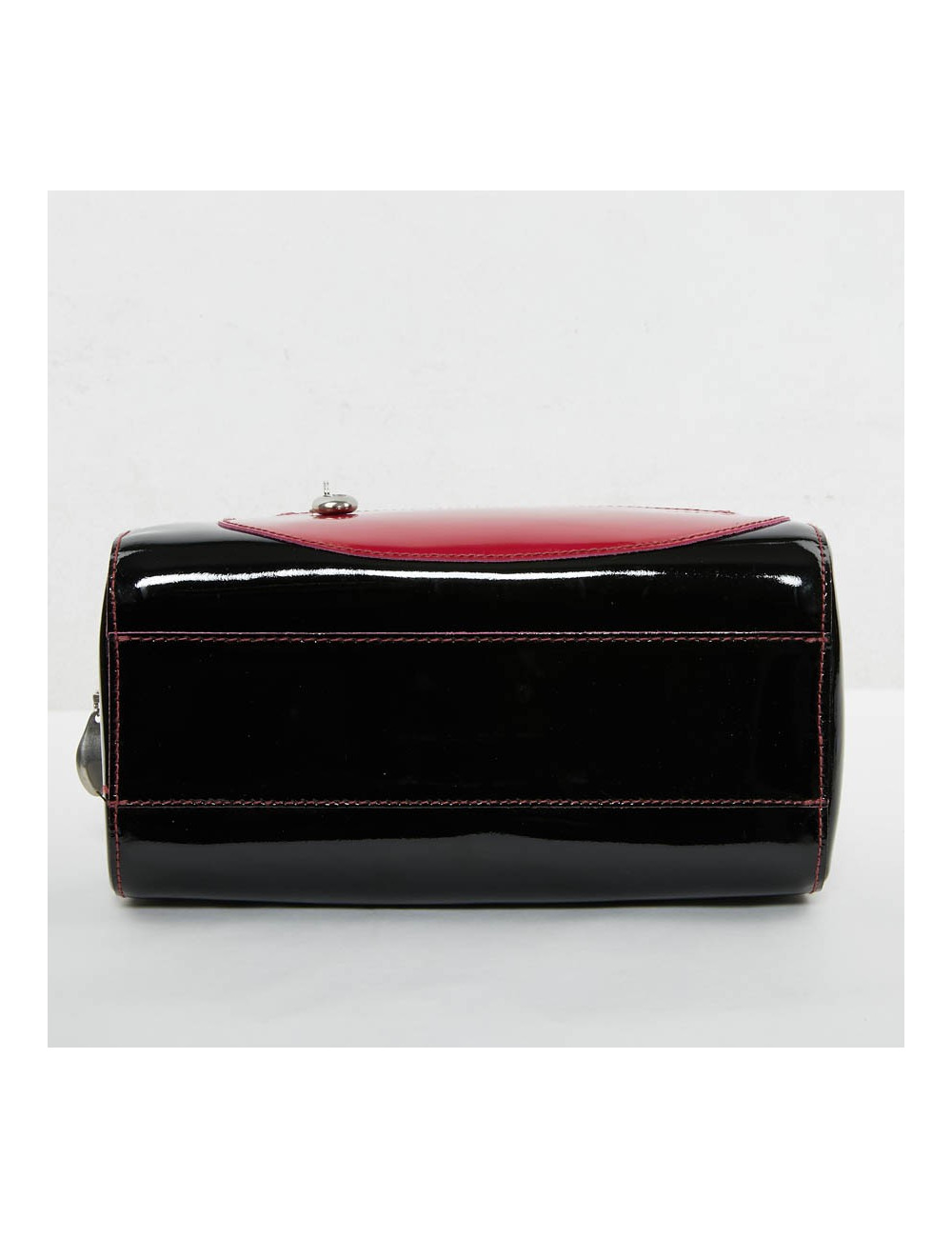 Sac LAGERFELD cuir verni noir poignée fuschia