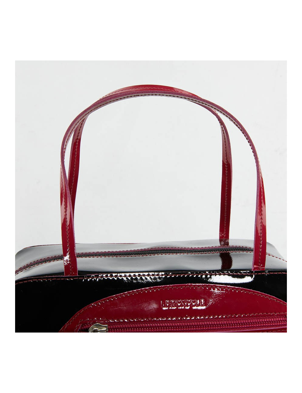 Sac LAGERFELD cuir verni noir poignée fuschia