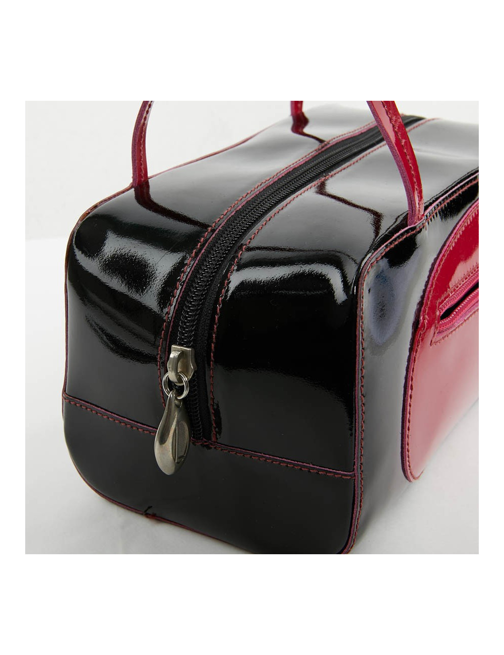 Sac LAGERFELD cuir verni noir poignée fuschia