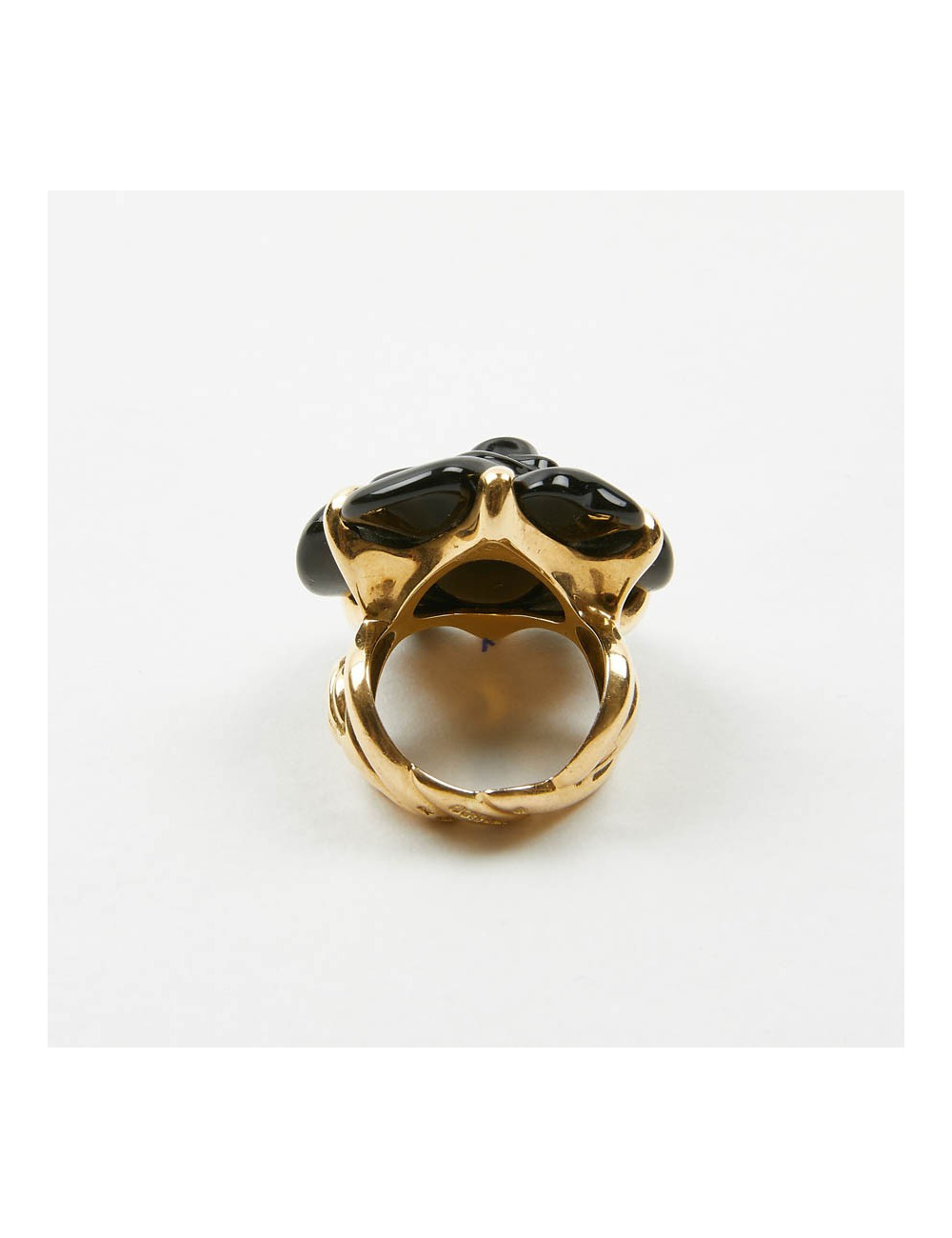 CHANEL bague camélia onyx Or jaune 18 carats
