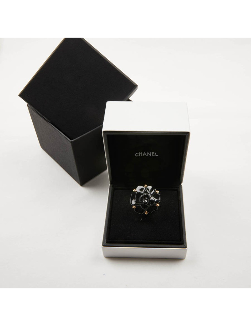 Bague CHANEL en onix noir et or jaune