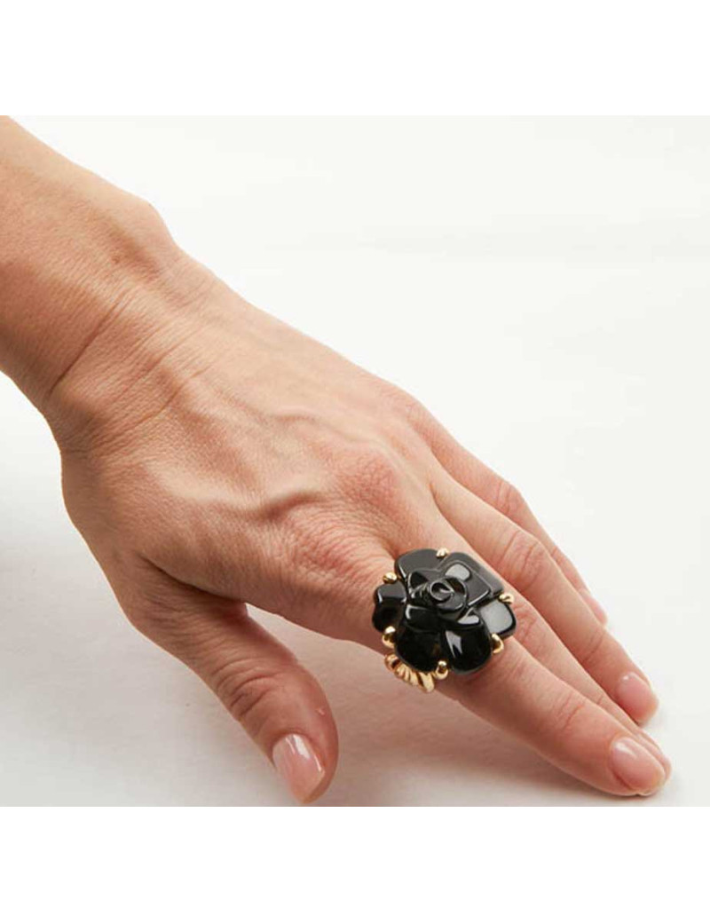 Bague CHANEL en onix noir et or jaune