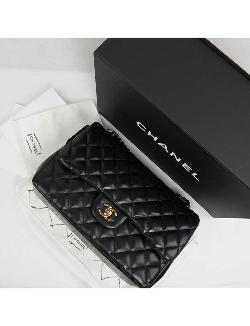 Chanel black  Jumbo quilted leather