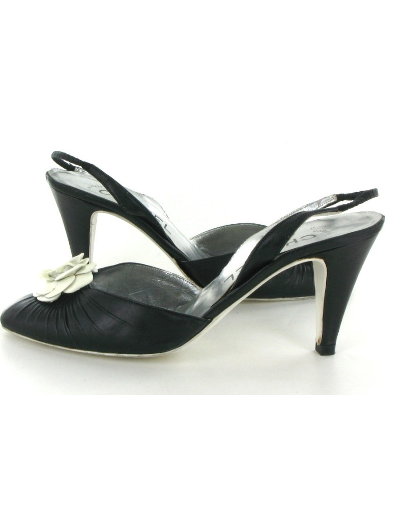 Escarpins CHANEL en cuir 