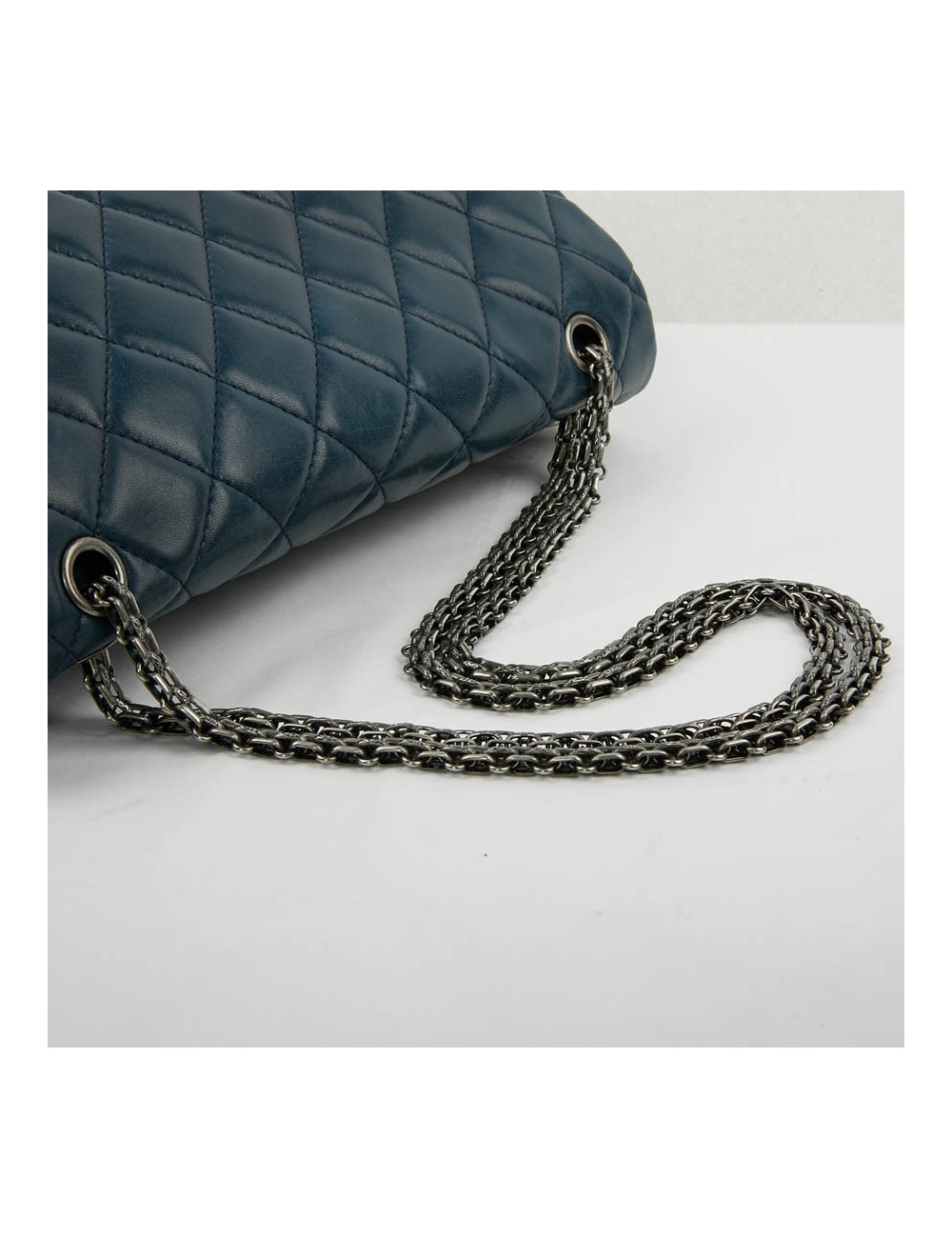 Sac 2.55 maxi CHANEL cuir d'agneau lisse bleu