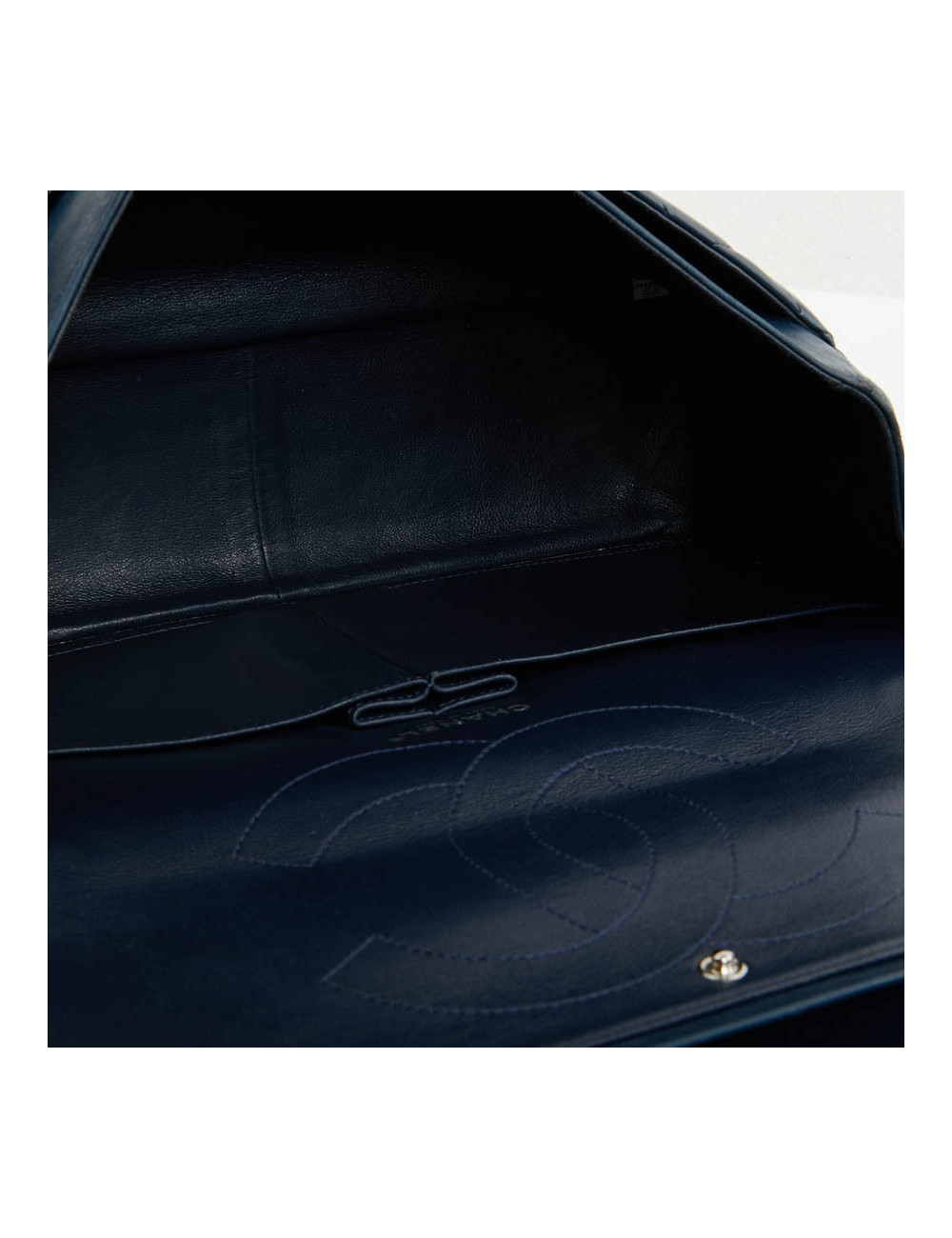 Sac 2.55 maxi CHANEL cuir d'agneau lisse bleu