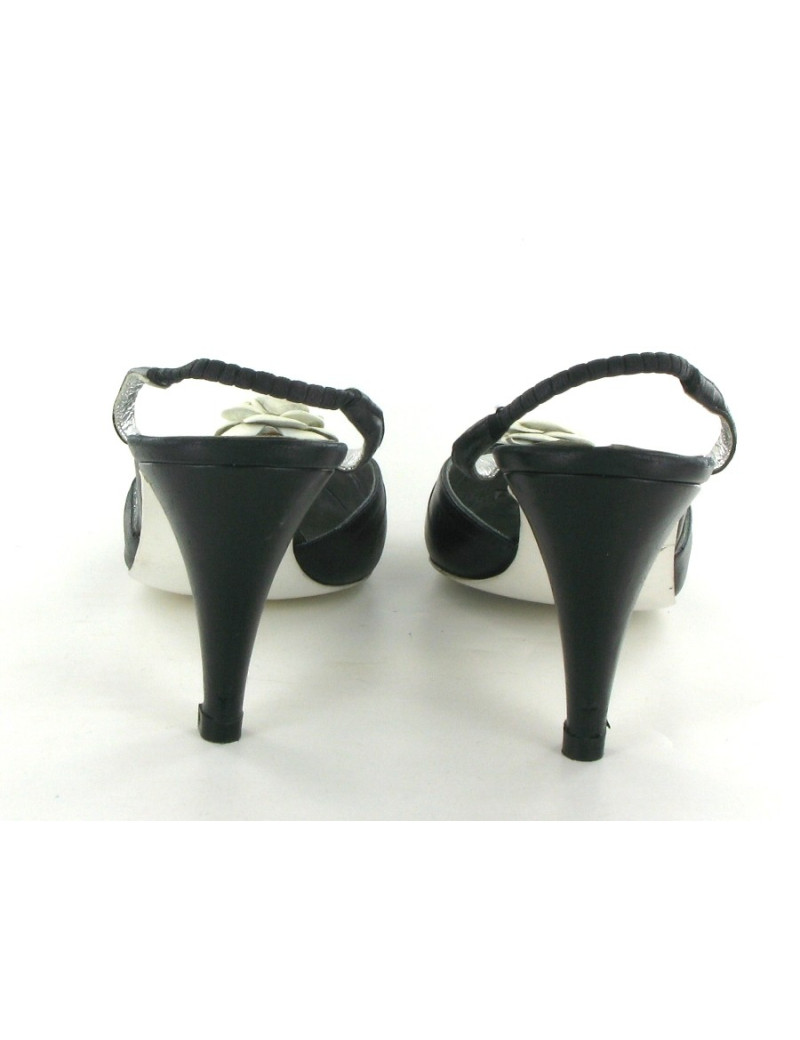 Escarpins CHANEL en cuir noir et camélia crème
