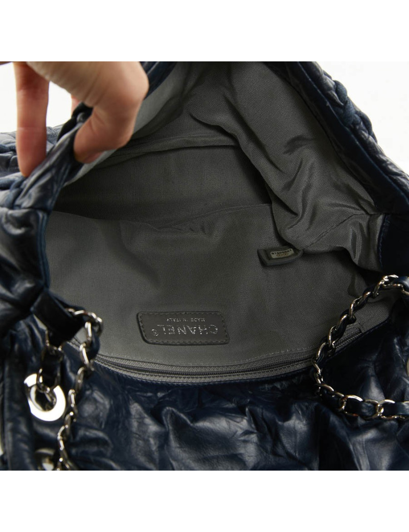 Sac CHANEL cuir froissé d'agneau matelassé bleu 