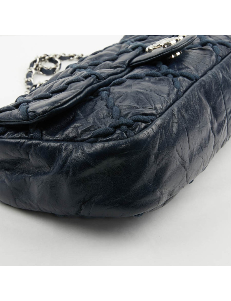 Sac CHANEL cuir froissé d'agneau matelassé bleu 
