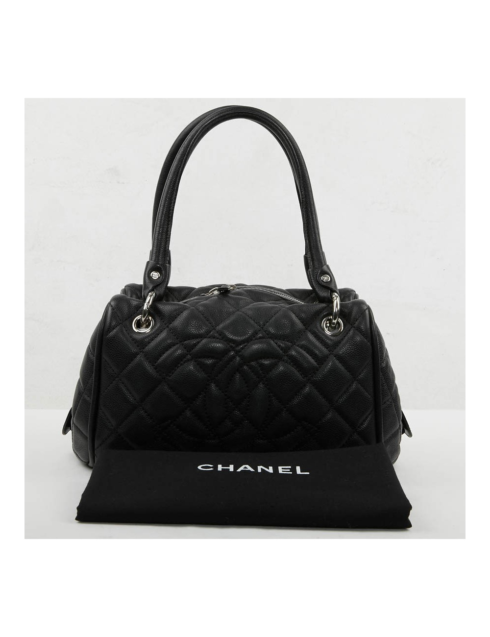 Sac bowling Chanel noir en cuir matelassé