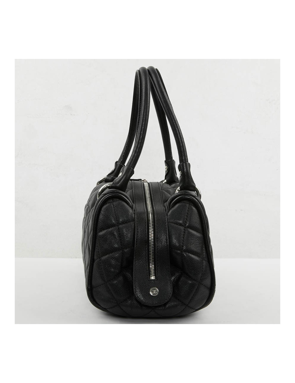 Sac bowling Chanel noir en cuir matelassé