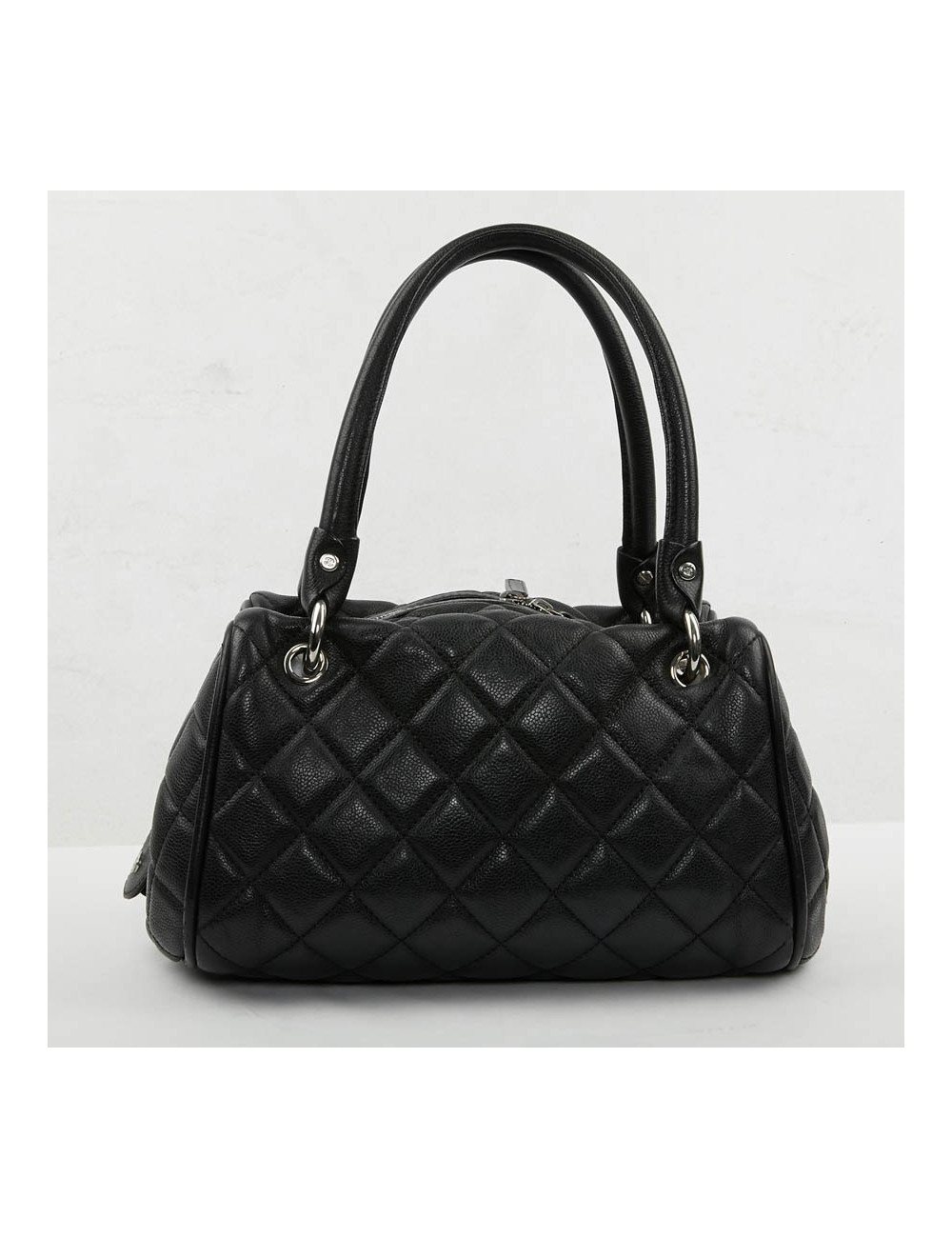 Sac bowling Chanel noir en cuir matelassé