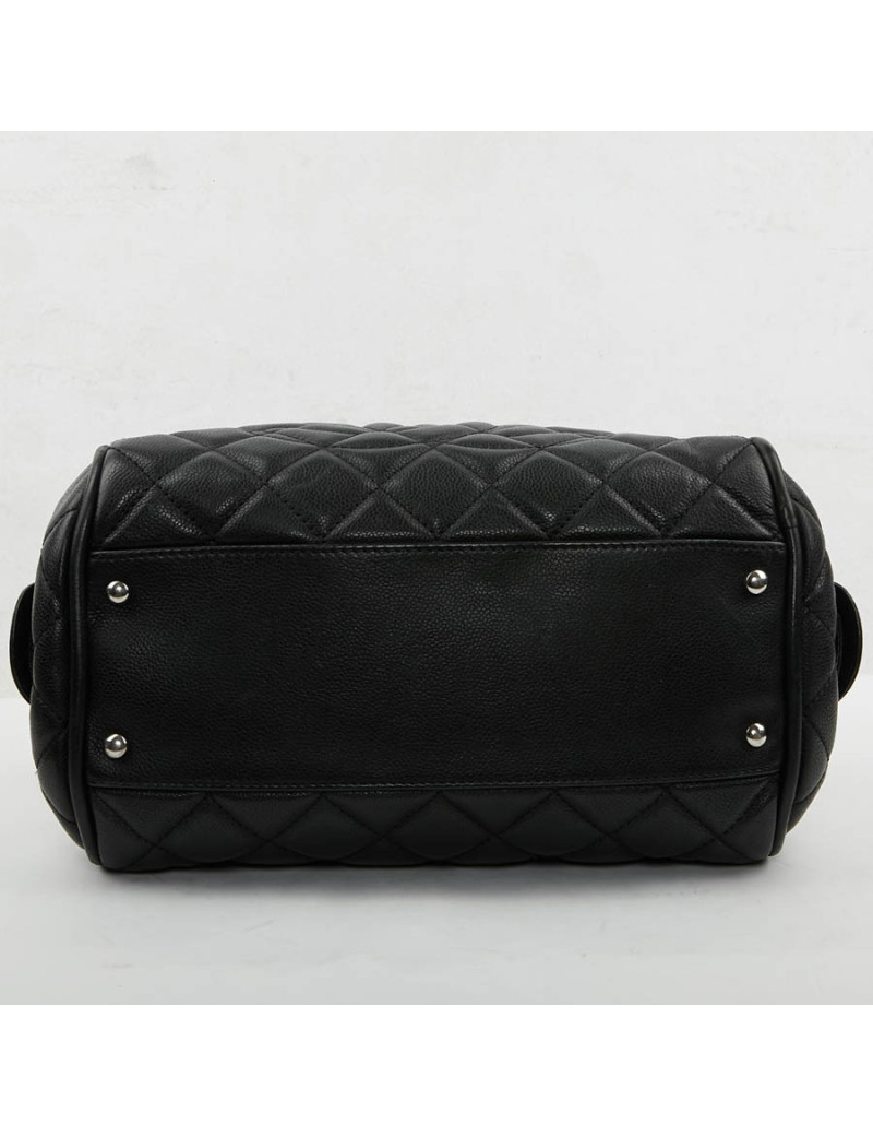 Sac bowling Chanel noir en cuir matelassé