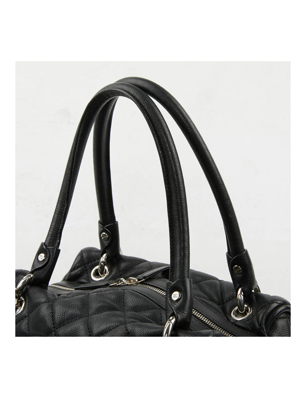 Sac bowling Chanel noir en cuir matelassé