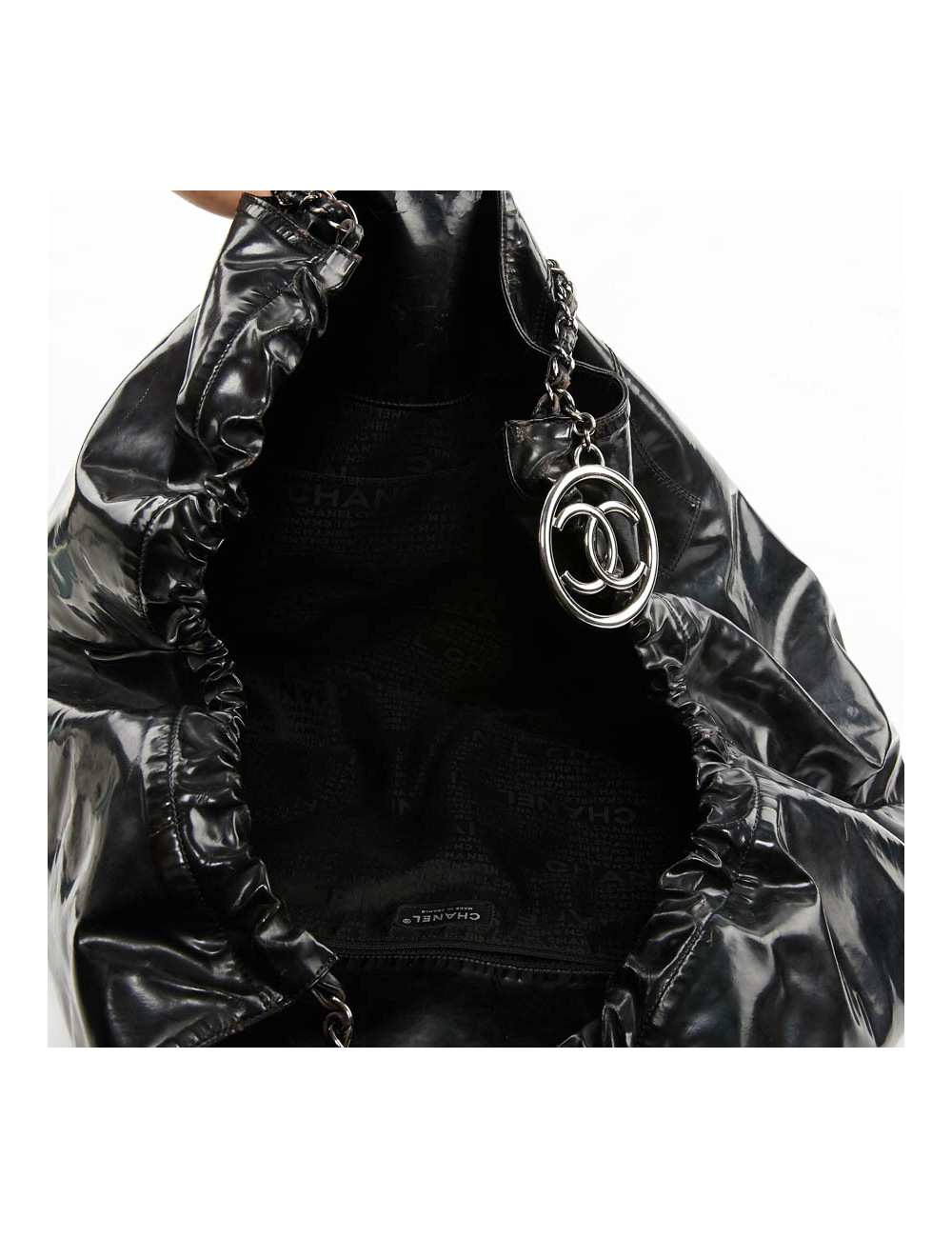 Sac cabas CHANEL cuir verni noir