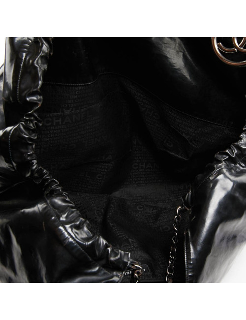 Sac cabas CHANEL cuir verni noir